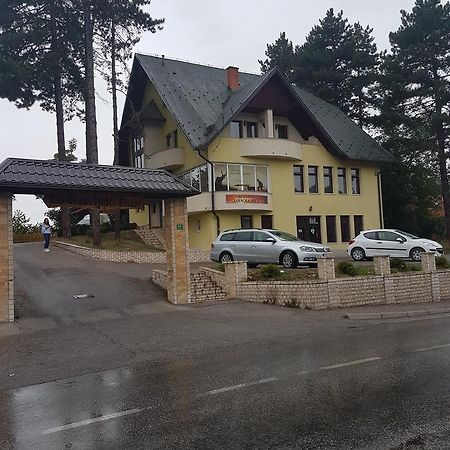 Restoran&Motel And Apartmants Lovacka Prica Tesanj Zewnętrze zdjęcie
