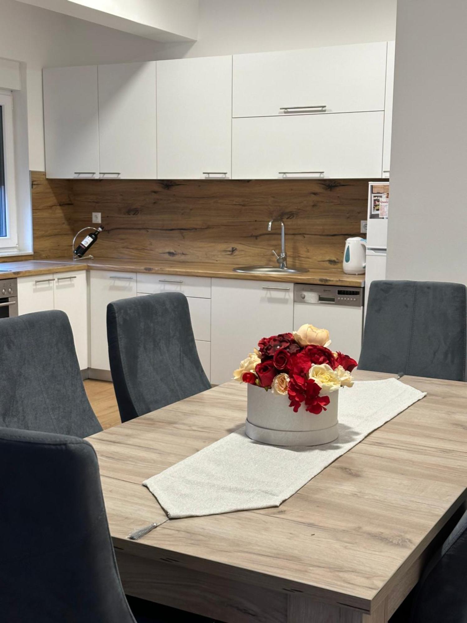 Restoran&Motel And Apartmants Lovacka Prica Tesanj Zewnętrze zdjęcie