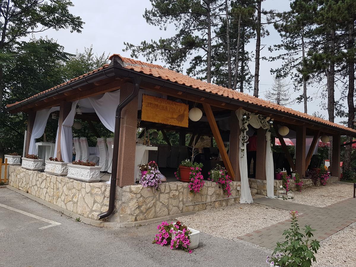 Restoran&Motel And Apartmants Lovacka Prica Tesanj Zewnętrze zdjęcie