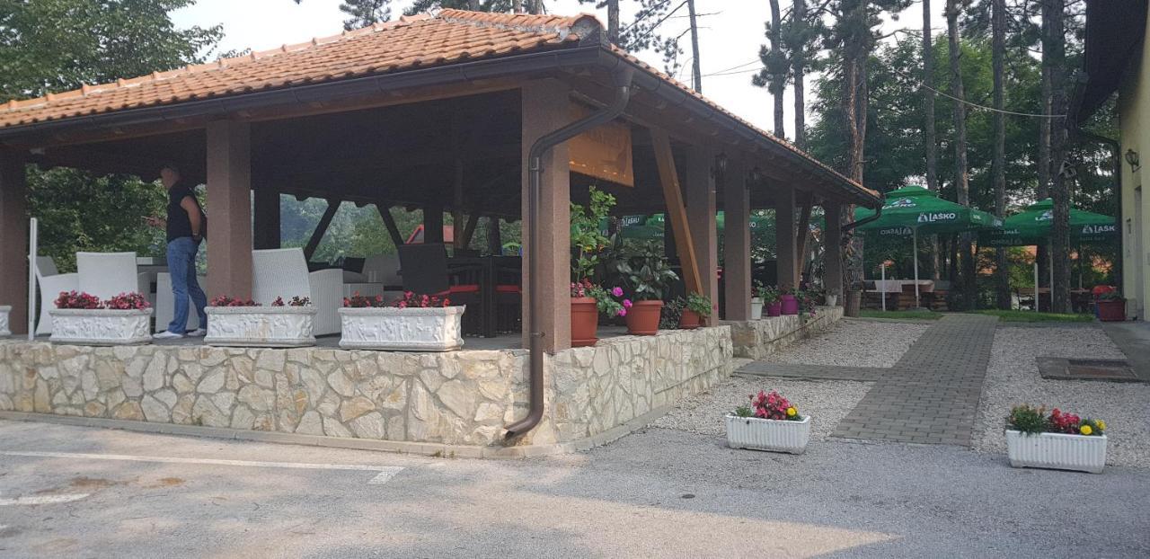 Restoran&Motel And Apartmants Lovacka Prica Tesanj Zewnętrze zdjęcie
