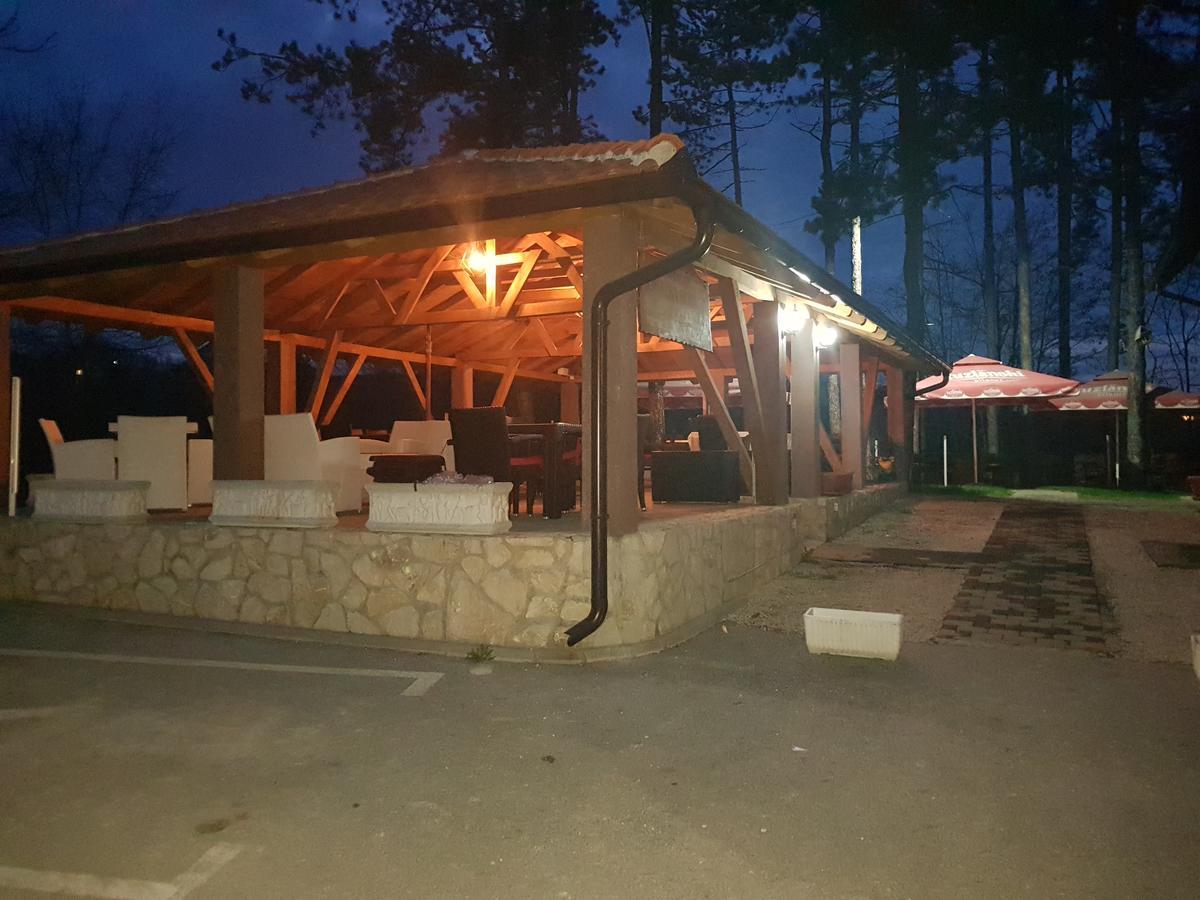 Restoran&Motel And Apartmants Lovacka Prica Tesanj Zewnętrze zdjęcie